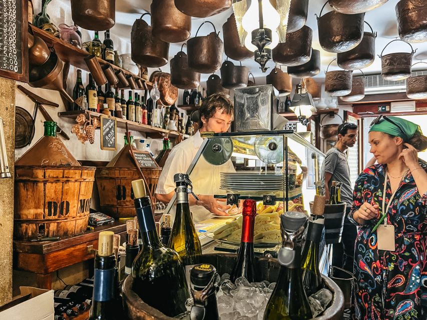 Venice: Street Food Tour with a Local Guide and Tastings - Cicchetti, bàcari, and Venetian eating habits