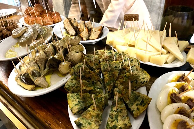 Venice Street Food Tour with Local Guide with Local Food Market Visit - Walking through Campo San Bartolomeo and Campo San Polo