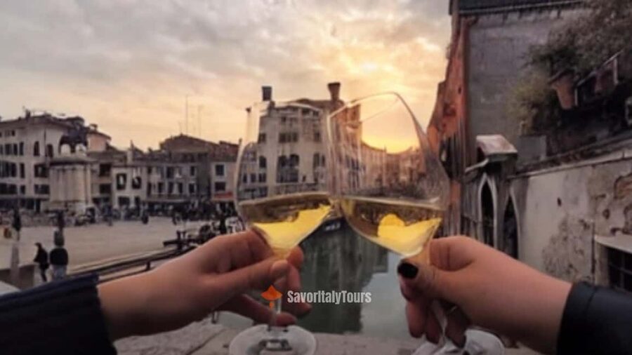 Venice: Sunset Walking Tour with Food and Wine Tastings - The first bacari and the Venetian snack tradition