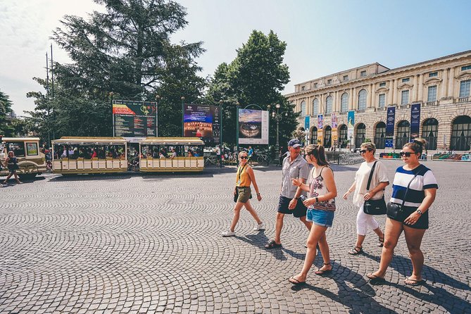 Verona All in one: Food Walking Tour, Lunch & Wine - Wine tasting with pairings at a shop