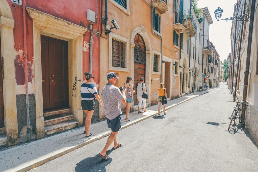 Verona: Food and Wine Tasting Walking Tour - Gelato in the morning, Aperol at the end