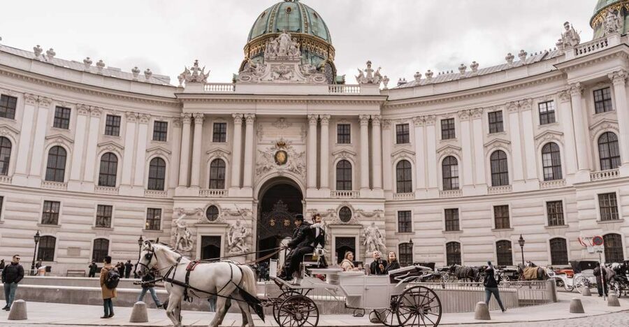 Vienna: Culinary Horse-Drawn Carriage Experience - A private dining room on Vienna’s streets