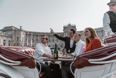 Vienna: Culinary Horse-Drawn Carriage Experience