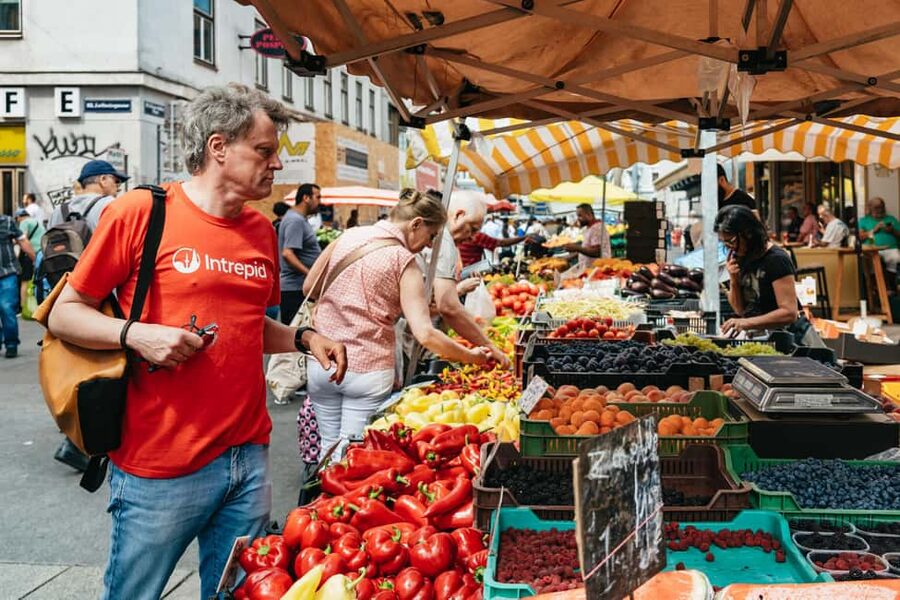 Vienna: Guided Foodie Walking Tour with Tastings and Coffee - Reumannplatz and the move into local districts