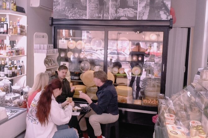 Walking “Food tasting tour” in the town of Chania - What you actually eat and drink