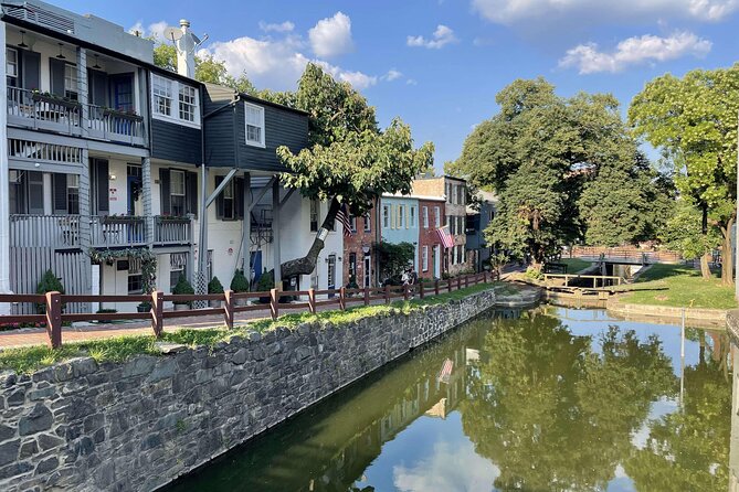 Washington's Hidden Gems Food Tour with 6+ Tasty Bites - Stop one: Georgetown University and the neighborhood story