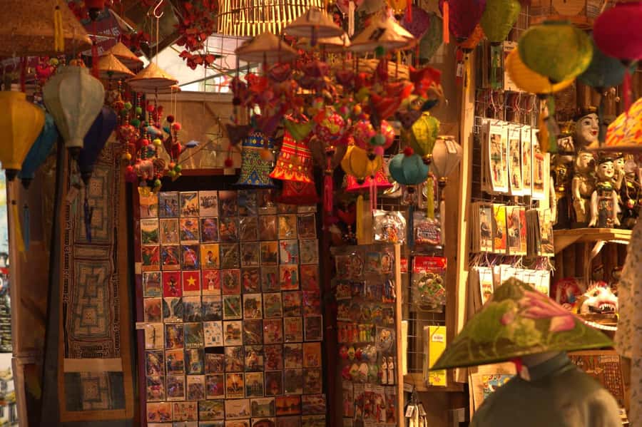 Weekend Hanoi Night Market & Street Food Tour - Starting on Bat Su Street
