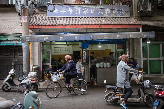 Xi'an Evening Food Tour by TukTuk - Meeting near the city wall at 6 pm