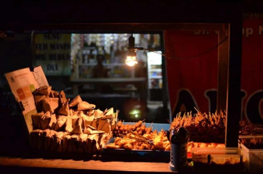 Yogyakarta: Guided City Walk and Food Tour - Malioboro after dark