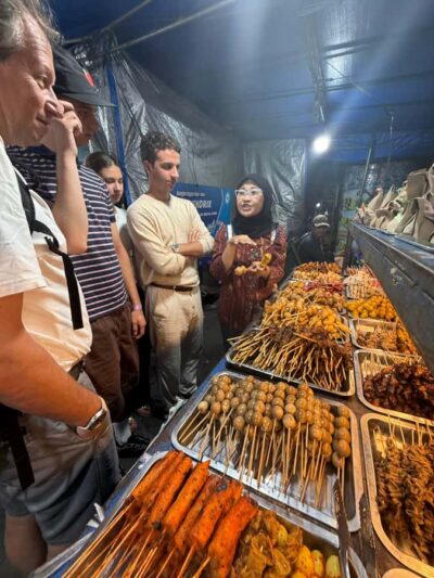 Yogyakarta: Nighttime Walk and Food Tour