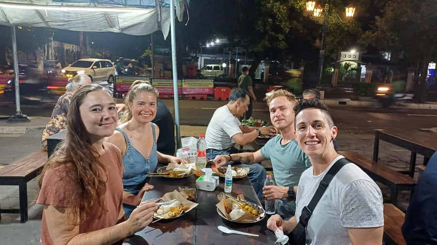 Yogyakarta: Nighttime Walk and Food Tour - Jamu Jawa and traditional drinks