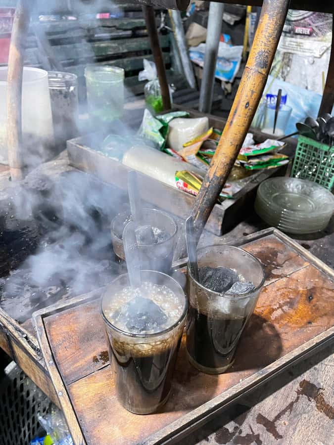 Yogyakarta: Nighttime Walk and Food Tour - What the guides add to the food